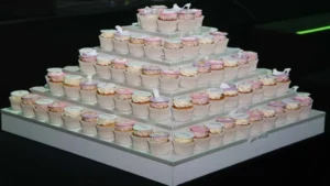 MUFFINKI Z LOGO POLSAT NA STOJAKU