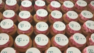 MUFFINKI Z LOGO T-MOBILE