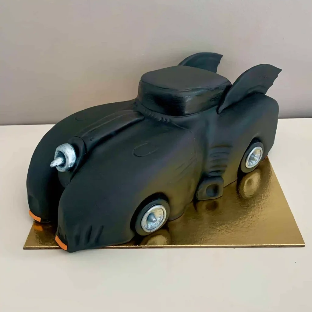 Wyjątkowy tort z samochodem dla chłopca - Tort Batmobile