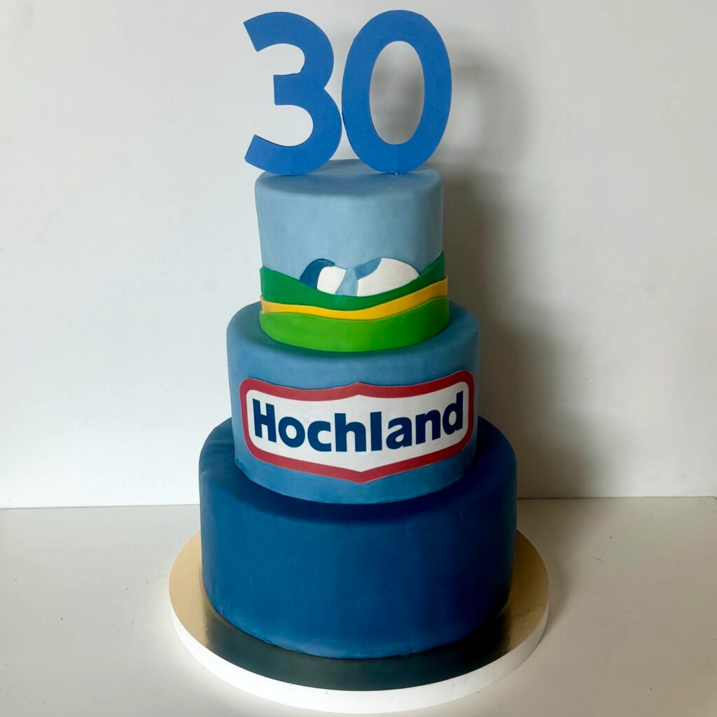 Tort Firmowy Hochland – elegancki tort z brandingiem na event