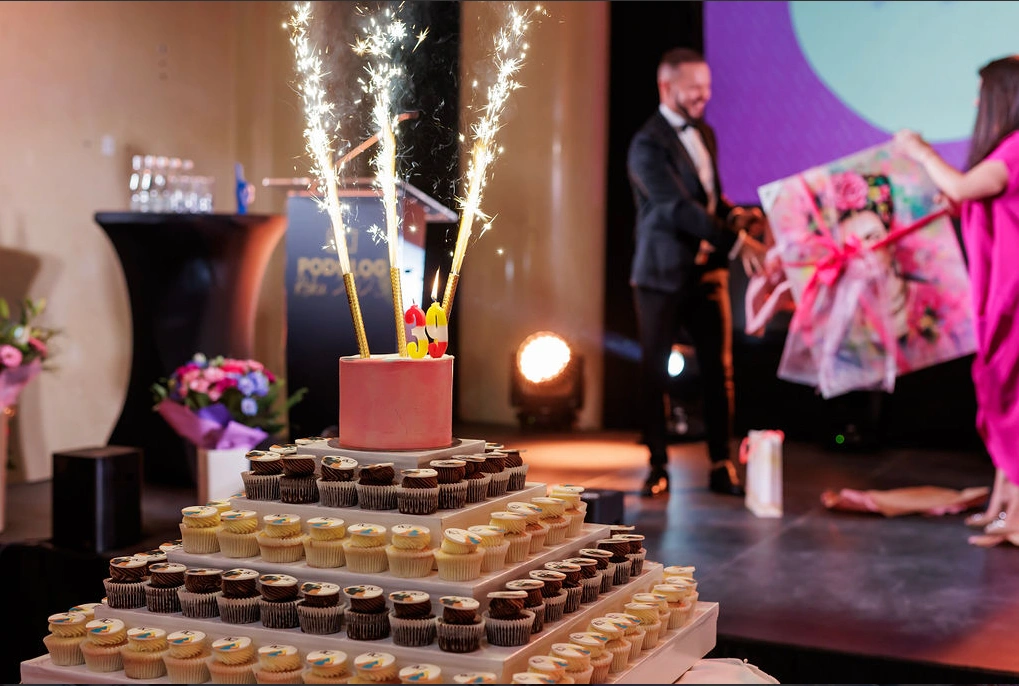 TORT FIRMOWY I MUFFINKI