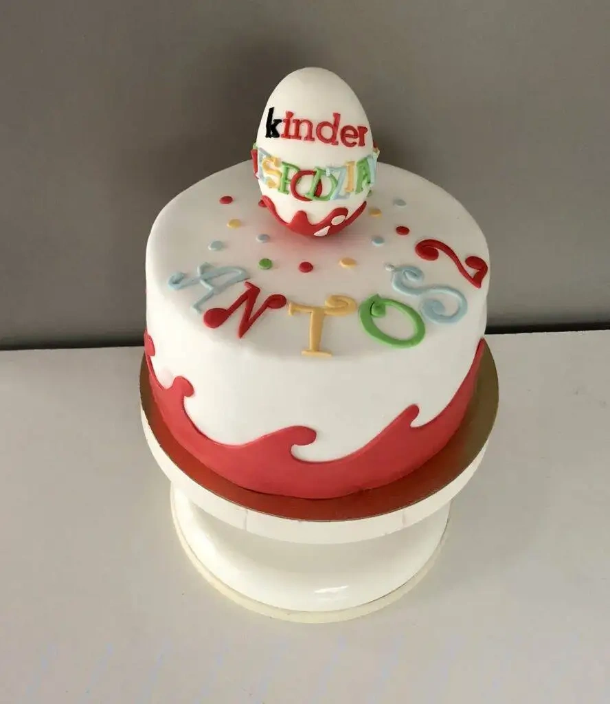 Tort Kinder Niespodzianka – elegancki tort na zamówienie Warszawa