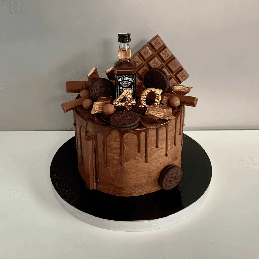 Tort na 40 urodziny z butelką whisky – elegancki Tort Na 40 Urodziny Czekoladowy
