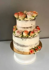 Tort Naked z Różami – elegancki tort na zamówienie Warszawa