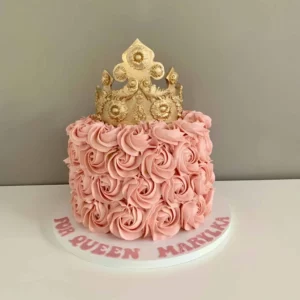 TORT RÓŻE MAŚLANE Z KORONĄ