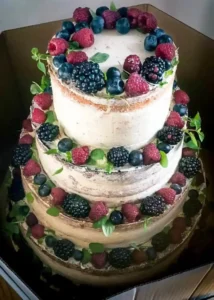 Tort weselny naked z AleTort – tort weselny, który zachwyca naturalnym urokiem