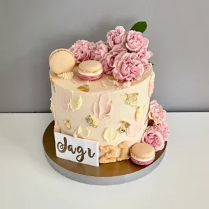 TORT Z KWIATAMI BEŻOWY