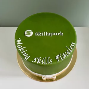 Tort Firmowy z logo – świąteczna elegancja marki