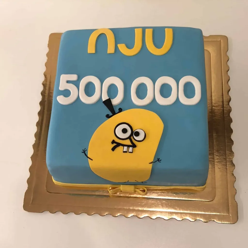 Tort Firmowy NJU Mobile – nowoczesna personalizacja na event