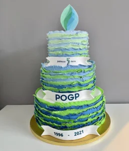 Tort firmowy POPG – elegancki tort z logo na firmowe świętowanie