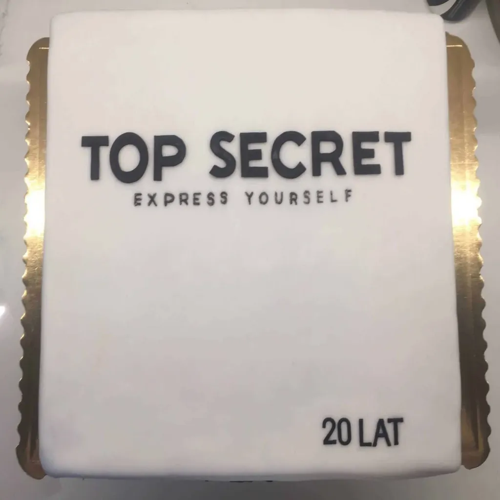 Tort firmowy Top Secret – firmowa elegancja w świątecznym stylu