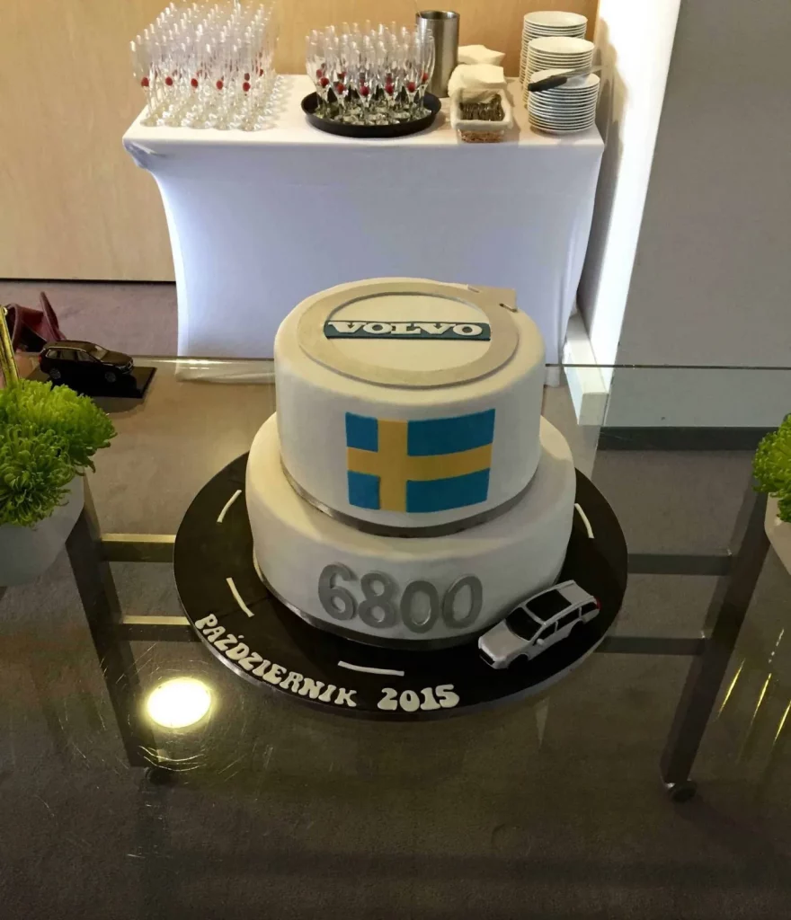 Tort Firmowy Volvo – jubileusz w eleganckim stylu