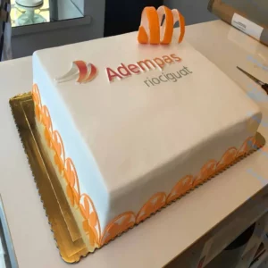 Tort Firmowy w Pomarańcze – energetyczny motyw cytrusów na event firmowy