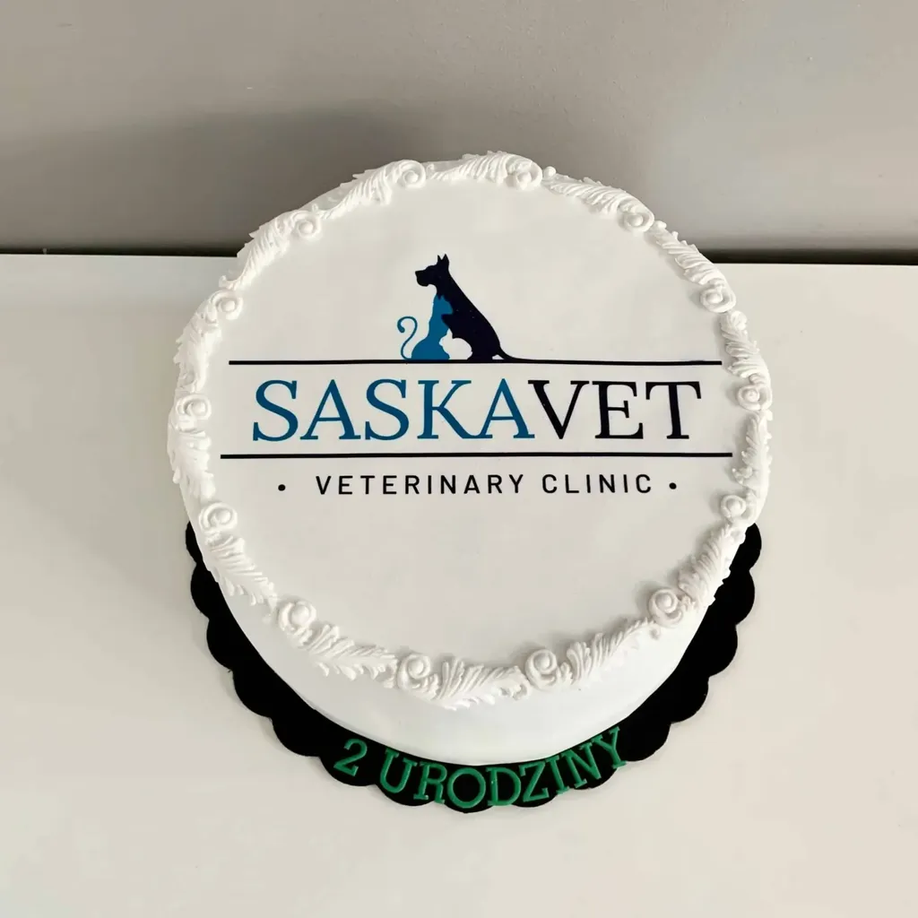 Tort z logo firmy – elegancki tort na event firmowy