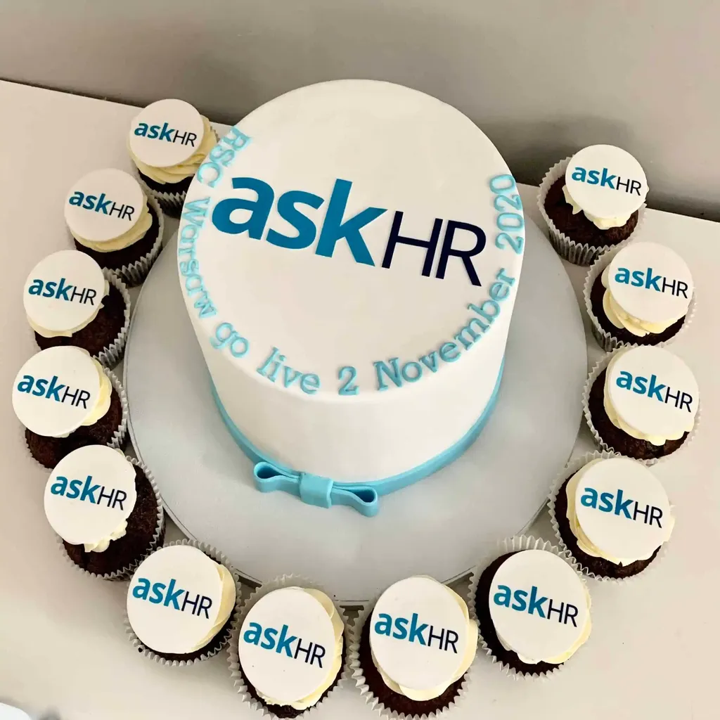 Tort z logo i muffinki – elegancki zestaw na event firmowy