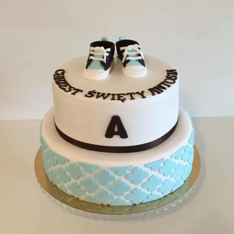 Tort z bucikami sportowymi