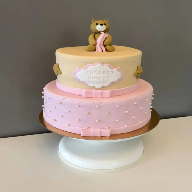 Tort z misiem i kocykiem