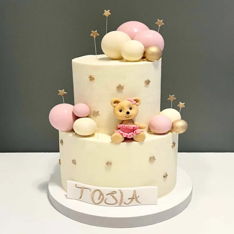 Miś z balonikami, świąteczny tort na chrzest