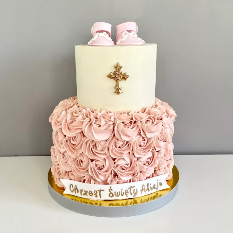 Tort, róże i buciki