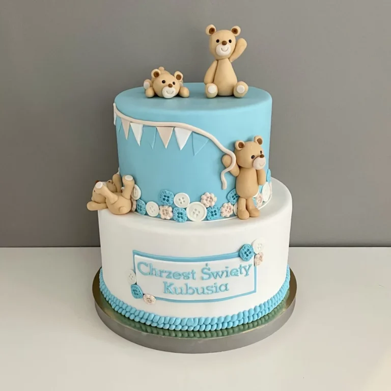 Tort z bawiącymi się misiami