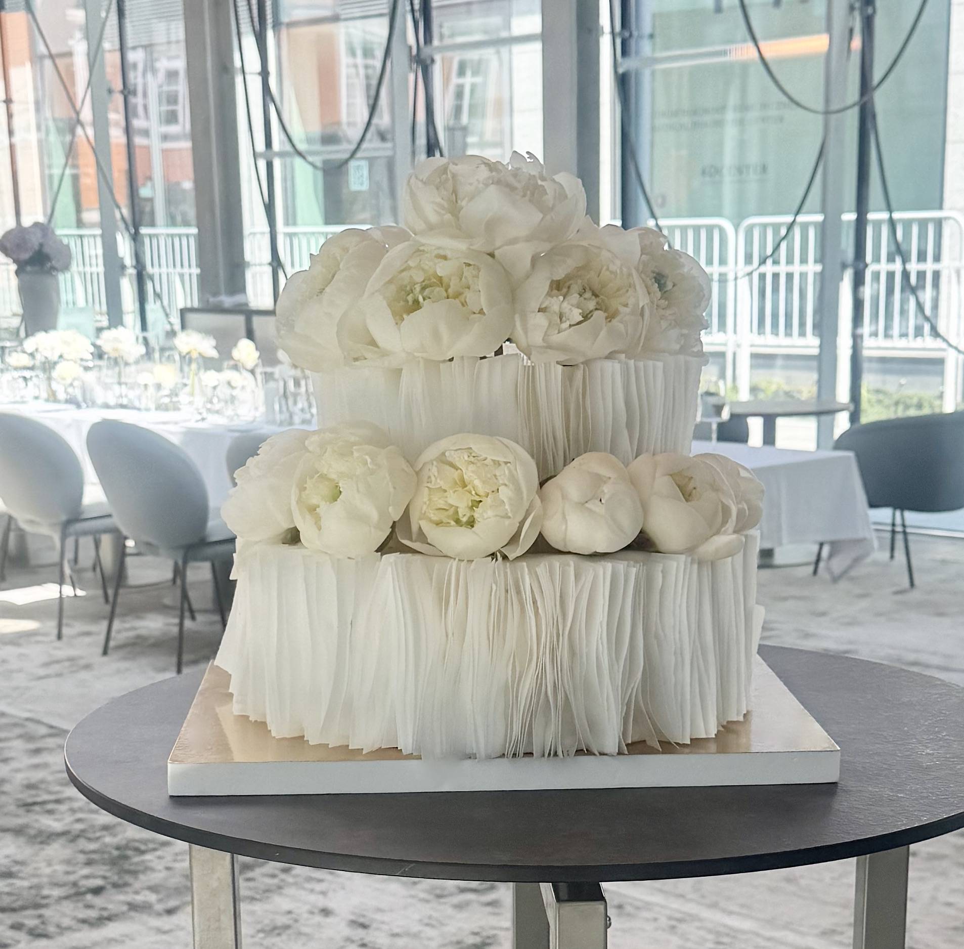 TORT WESELNY PAPIER I PEONIE